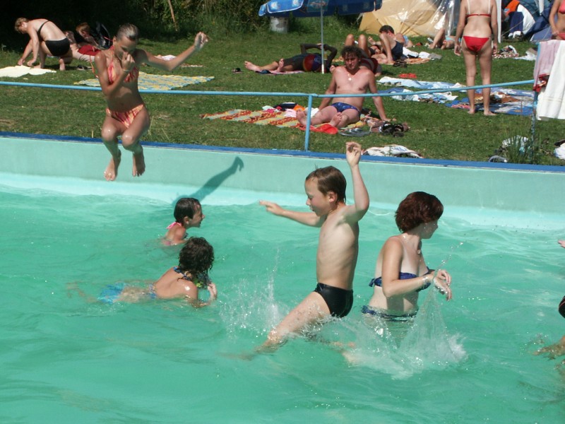mb050729065.jpg